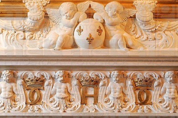 initials_of_henri_ii_and_catherine_de_medicis