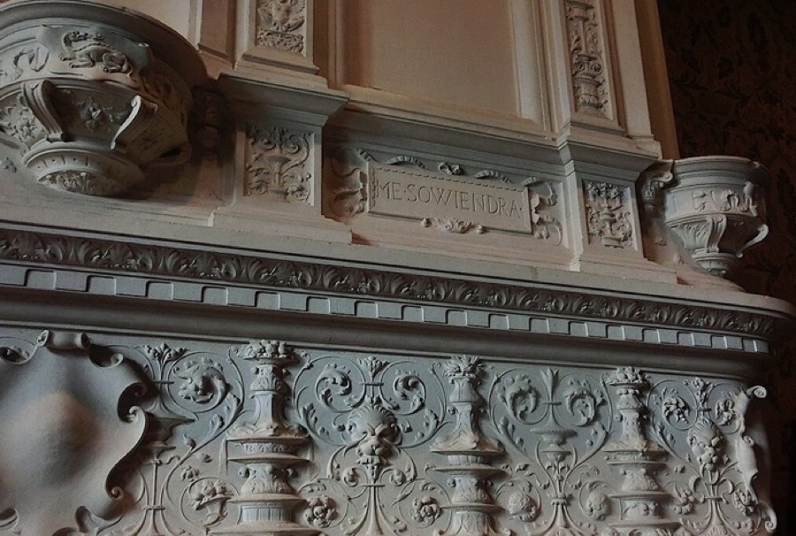 renaissance_chimney_detail