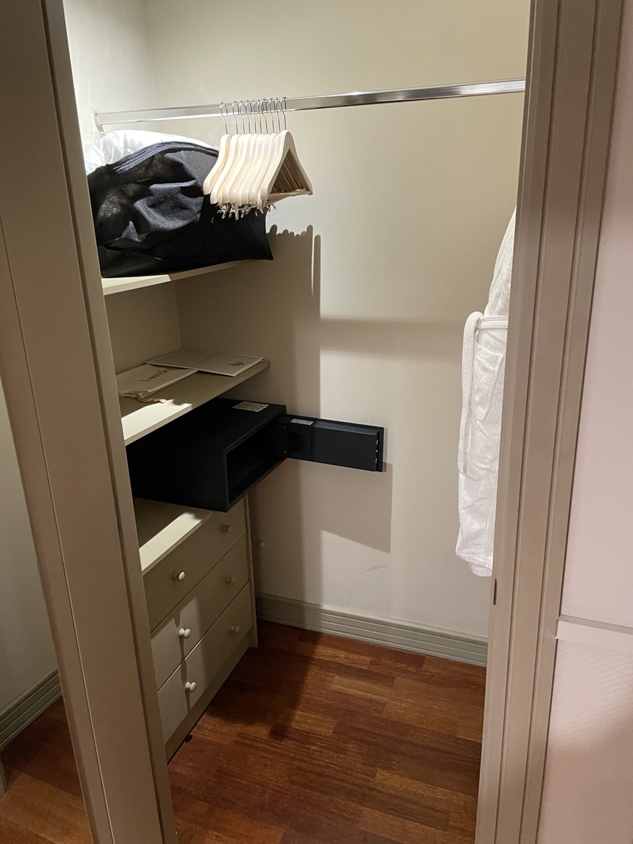 Palacio de San Esteban Cupboard