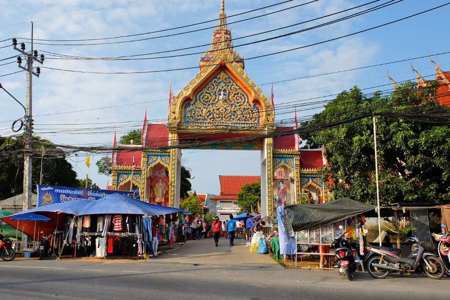 Karon Temple Market