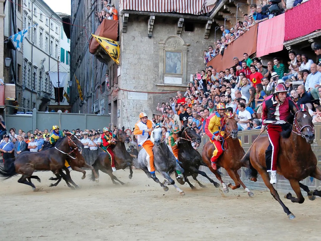 Palio Jockeys fighting for Position